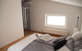 Castle House Rooms, Swimming Pool & Sauna & Tennis Court & Wine Cellar