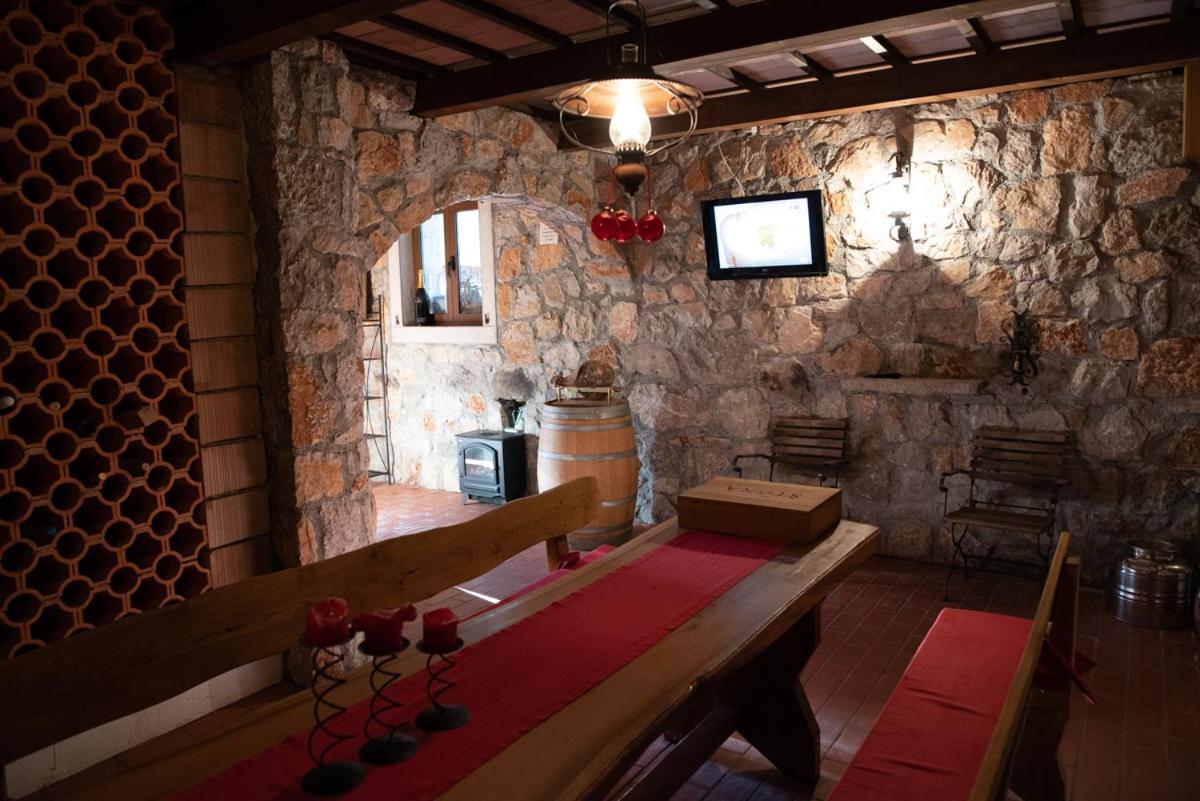 Castle House Rooms, Swimming Pool & Sauna & Tennis Court & Wine Cellar Sežana Esterno foto
