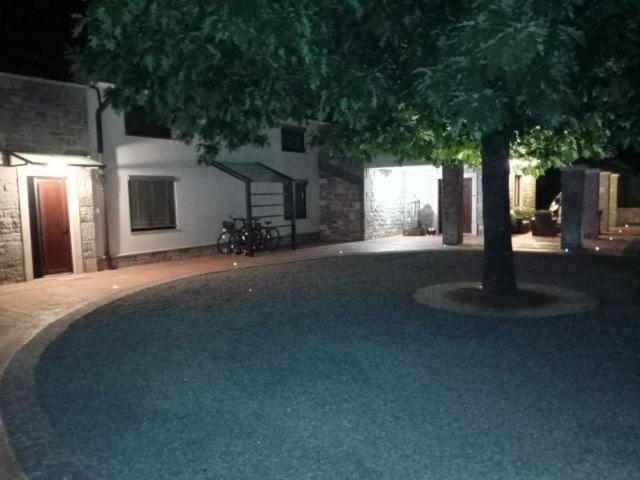 Castle House Rooms, Swimming Pool & Sauna & Tennis Court & Wine Cellar Sežana Esterno foto