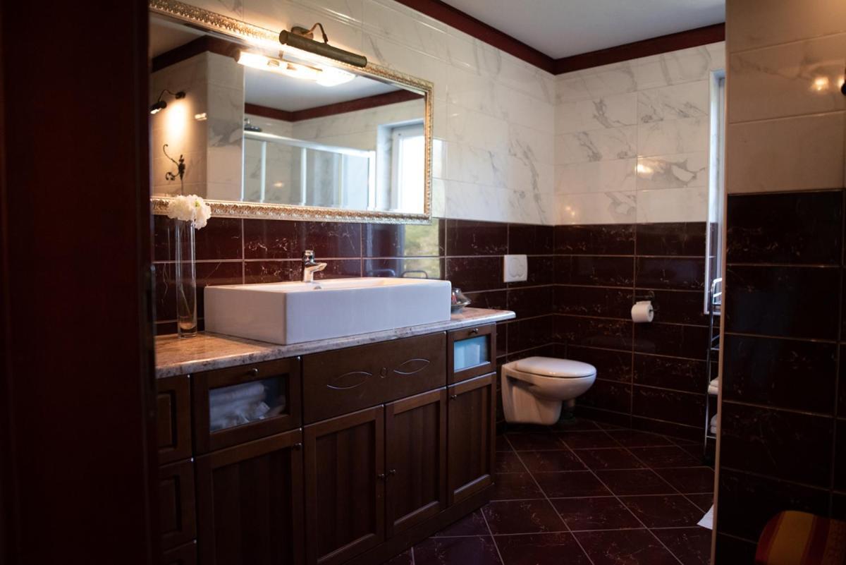Castle House Rooms, Swimming Pool & Sauna & Tennis Court & Wine Cellar Sežana Esterno foto