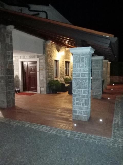 Castle House Rooms, Swimming Pool & Sauna & Tennis Court & Wine Cellar Sežana Esterno foto