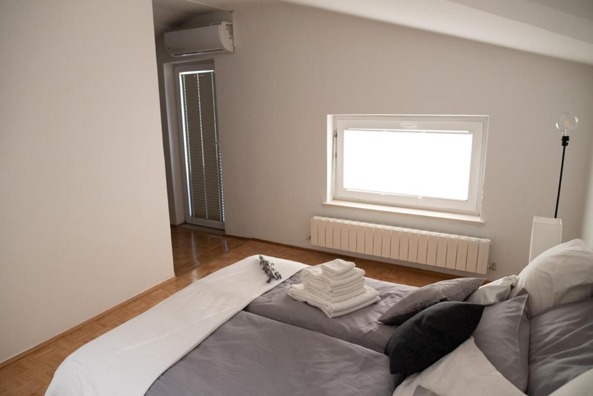 Castle House Rooms, Swimming Pool & Sauna & Tennis Court & Wine Cellar Sežana Esterno foto
