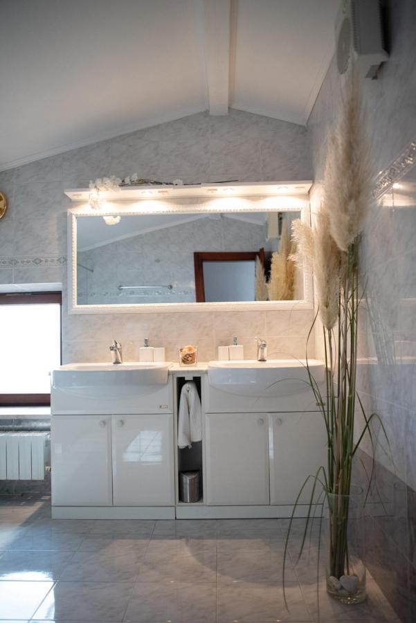 Castle House Rooms, Swimming Pool & Sauna & Tennis Court & Wine Cellar Sežana Esterno foto
